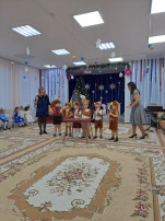 Новогодний праздник в группе №5 Новогодний праздник в группе №5.