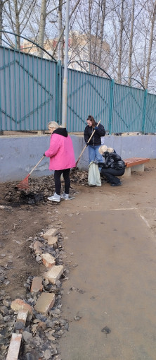Коллектив МАДОУ "Детский сад №21" участвует в общегородском субботнике. Коллектив МАДОУ "Детский сад №21" участвует в общегородском субботнике.